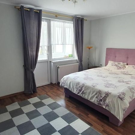 Yla Apartments Piatra Neamt Bagian luar foto