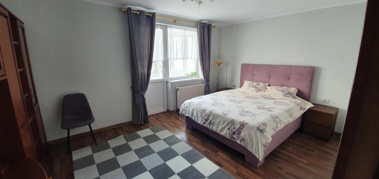 Yla Apartments Piatra Neamt Bagian luar foto