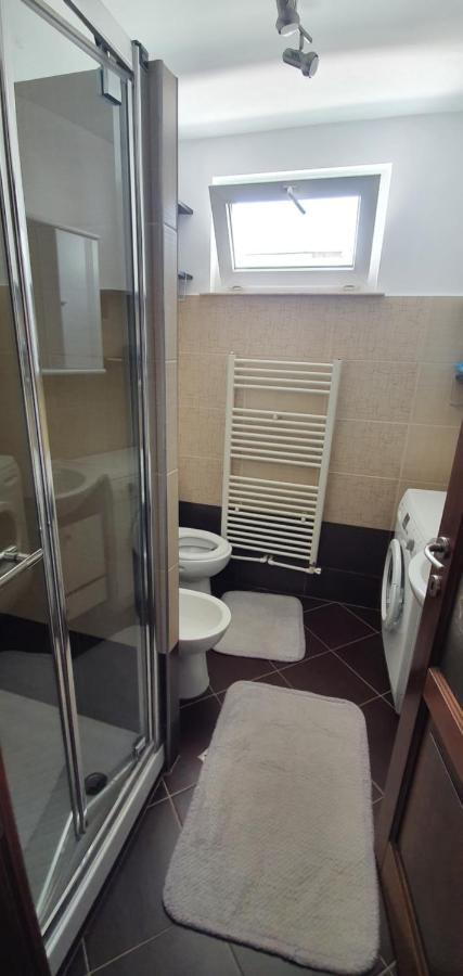 Yla Apartments Piatra Neamt Bagian luar foto