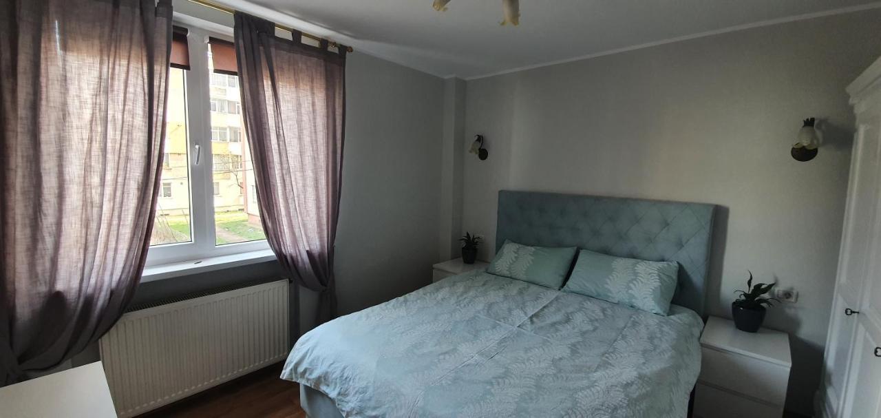 Yla Apartments Piatra Neamt Bagian luar foto