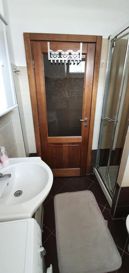 Yla Apartments Piatra Neamt Bagian luar foto