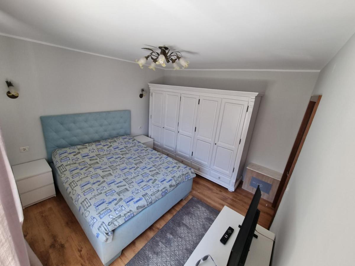 Yla Apartments Piatra Neamt Bagian luar foto