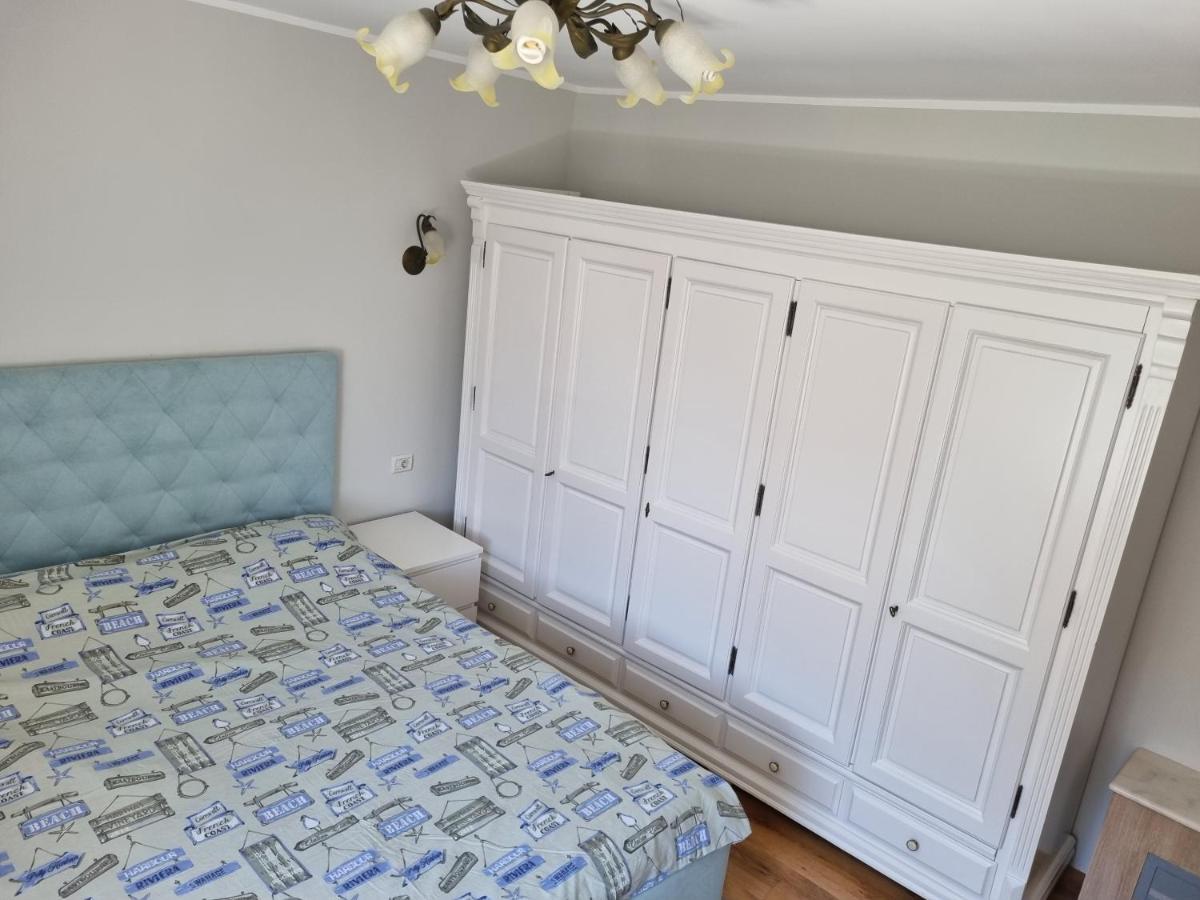 Yla Apartments Piatra Neamt Bagian luar foto