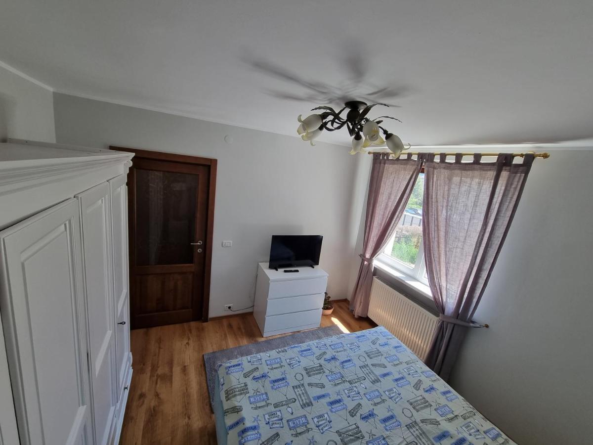Yla Apartments Piatra Neamt Bagian luar foto