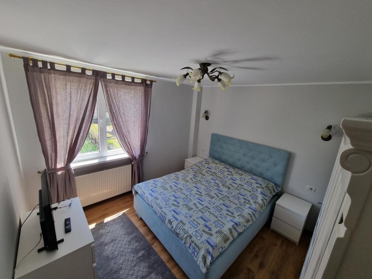 Yla Apartments Piatra Neamt Bagian luar foto